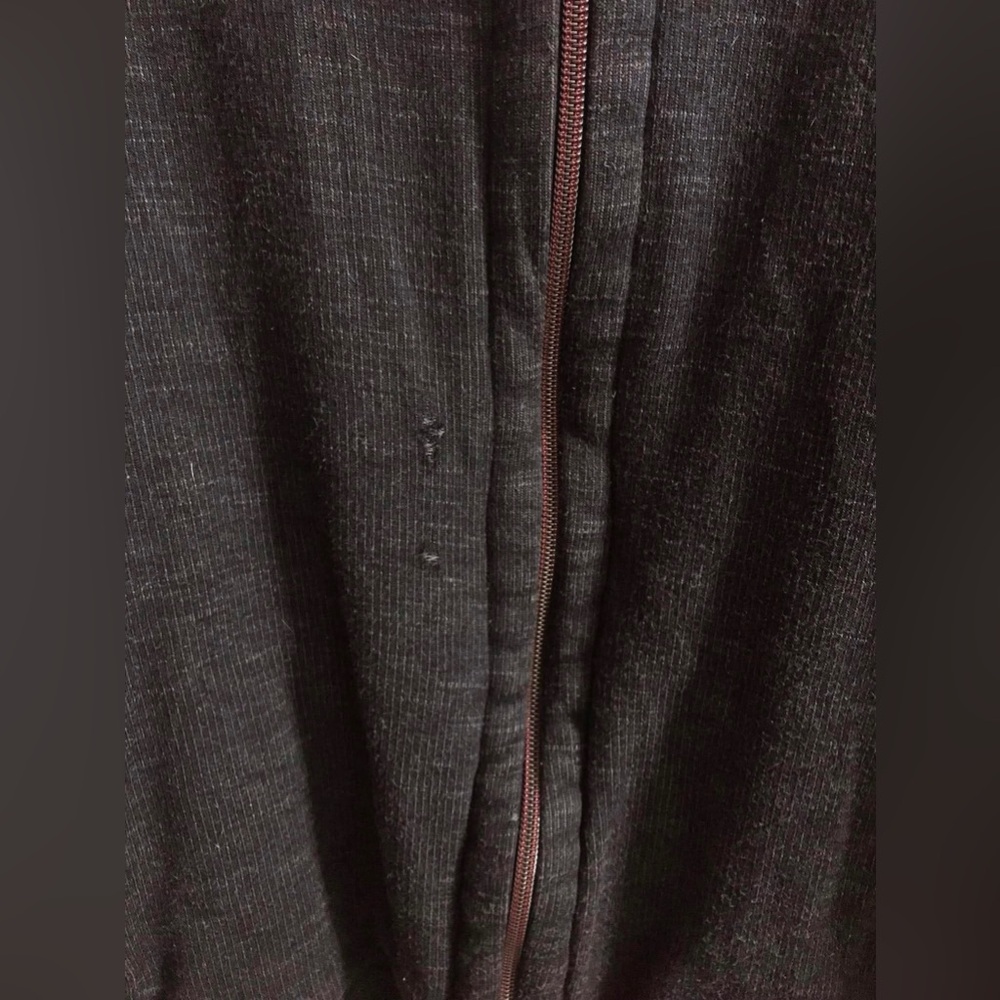 Kirkland Signature Zip Up XL Sweater - Cozy & Unique with Snagged Style! - Picture 5 of 5